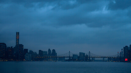 Obraz premium Blue Hour East River