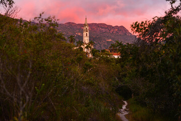 Fototapeta premium Pink dusk on a hiking trail in the Caraça Natural Park, Santuário do Caraça, Minas Gerais state, Brazil