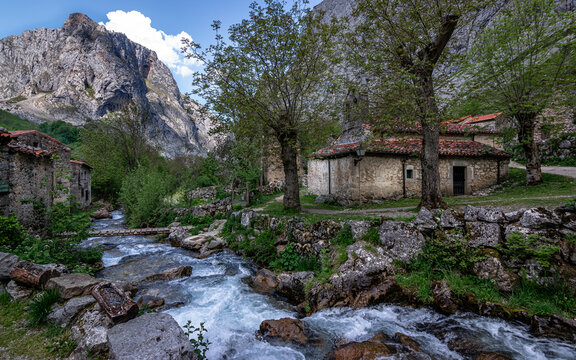 Bulnes, Cabrales, Asturias, Picos de Europa, Rio Tejo, Canal del Texu
