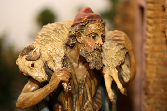 Krippenfigur, Hirte mit Schaf