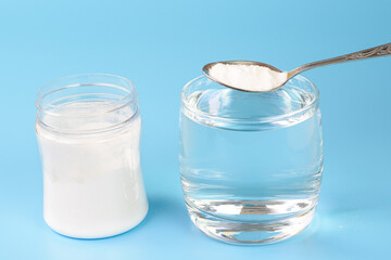 Mixing baking soda in water