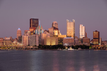 Fototapeta na wymiar Cityscape of Pittsburgh, Pennsylvania. Allegheny and Monongahela Rivers in Background. Ohio River. Pittsburgh Downtown With Skyscrapers and Beautiful Sunset Sky