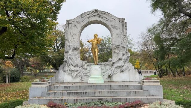 statue of composer Johann Strauss in Vienna Stadtpark