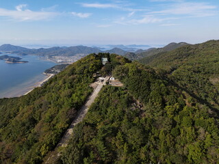 Fototapeta na wymiar 高屋神社の天空の鳥居と海の空撮写真