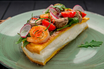 Omelet pulyar with shrimp and grilled mushrooms