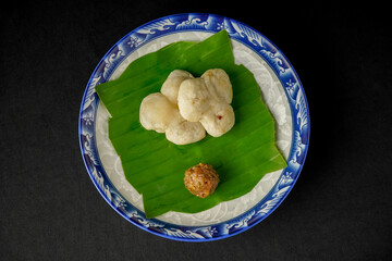 Beppa Tellu is a cake typical of the Bugis tribe. Made from flour with peanut filling that has been mixed with brown sugar.