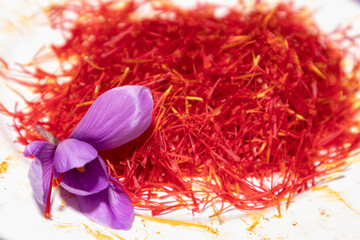 saffron flower peel by hand