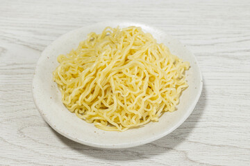 茹でた中華麺