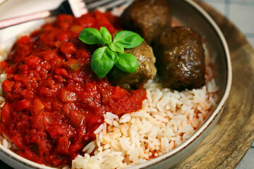 Rice with meatballs and tomato sauce.