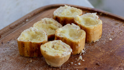 Garlic bread, the delicious accompaniment of barbecue.