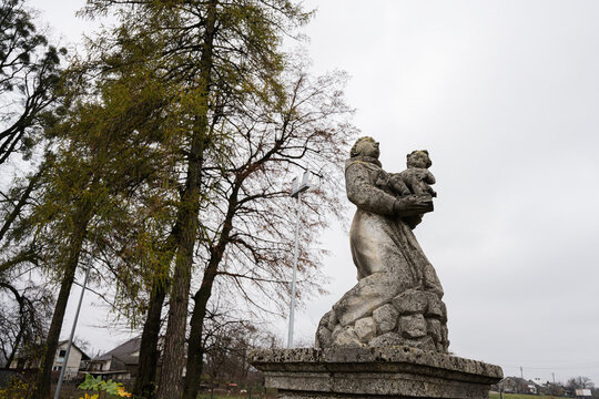 Stone monument of Saint Anthony from Padua holds a child Jesus in Pidhirtsi, Lviv region, Ukraine.