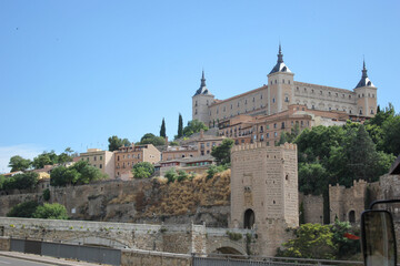 Fototapeta na wymiar PANORAMIC VIEW OF THE MEDIEVAL CITY OF TOLEDO, MADRID, SPAIN