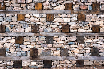 Mur, pierre et bois
