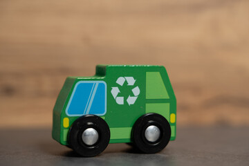 petit camion poubelle pour les déchets recyclés en bois jouet pour enfant