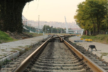 Fototapeta premium Train tracks under a bridge without trains