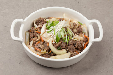 Bulgogi, beef, meal, meat, broth, food, food ingredients, vegetables, Korean food, soy sauce, garlic, mushrooms, stir-fry, seasoning, cooking, carrot, onion,불고기,소고기,식사,육류,육수,음식,음식재료,채소,한식,간장,마늘,버섯,볶음,