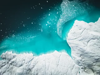 Gordijnen IJsbergen die vanuit de lucht op zee drijven. © Néstor Rodan