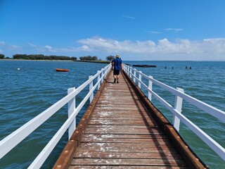 Obraz premium wooden bridge over the sea