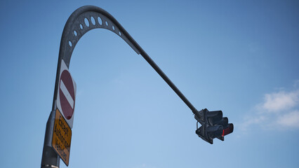 Obraz premium traffic light in blue sky