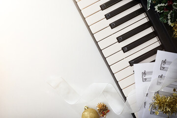 Christmas musical event with piano on white table and deco