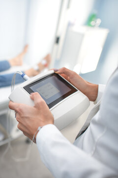 Nutritionist with plicometric measurement macchian