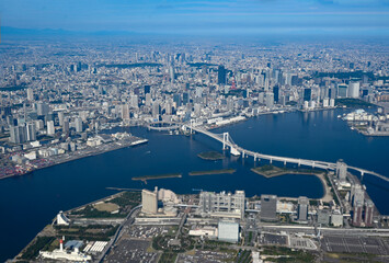 航空機から見る東京湾とレインボーブリッジ