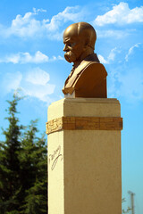 Monument to Taras Shevchenko against the blue sky, white clouds and green trees	
 - obrazy, fototapety, plakaty