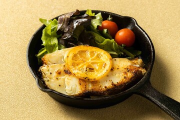 白身魚のムニエル　 white fish grilled with butter