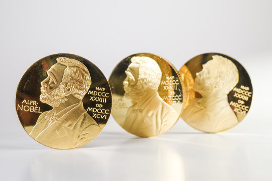 Alfred Nobel prix medaille laureat medecine economie paix sciences chimie litterature 
