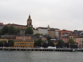 Fototapeta premium Portugalete, localidad vasca famosa por su puente colgante.