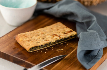 Torta salata sul tagliere, Erbazzone reggiano