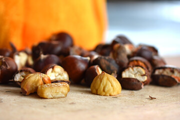 Zoom chestnut baked, peeled, autumn recipe kitchen food nut food aliment ambiance season nutrition