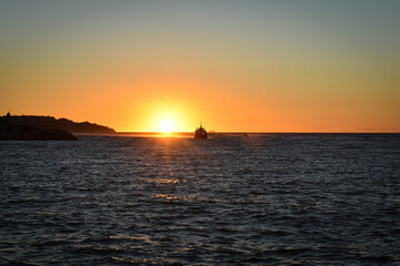 Fototapeta na wymiar Beautiful sunset on the sea 