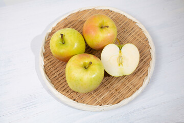 青森県産りんごの新しい品種の「とき（トキ）」香りが強く甘く酸味はやや弱い