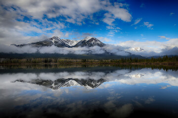 Fototapeta na wymiar Vermilion Lakes, Banff National Park Kanada