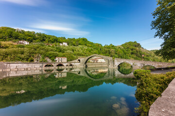 Fototapeta na wymiar Ponte sul fiume Serchio in Garfagnana, Toscana