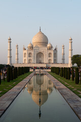 Naklejka premium Taj Mahal en Inde levé du soleil