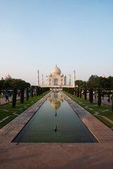 Fototapeta na wymiar Taj Mahal en Inde levé du soleil