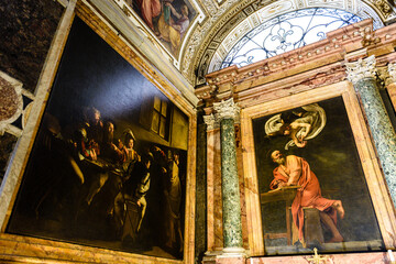 Roma, chiesa San Luigi dei Francesi,  con quadri di Caravaggio - obrazy, fototapety, plakaty