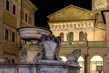 Roma, quartiere di Trastevere, chiesa Santa Maria in Trastevere, notte