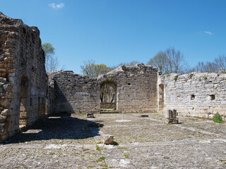 Hameau de l'Hospitalet face à Rocamadour dans le Lot. Monument en ruines de l'ancien hôpital...