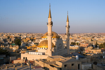 Fototapeta na wymiar Mosquée du roi Hussein, rue Al Jame'a, Madaba, Jordanie, Moyen-Orient