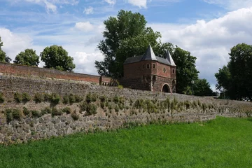 Fotobehang An der Stadtmauer Festungsstadt Zons bei Dormagen © Falko Göthel