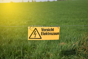 Attention electric fence