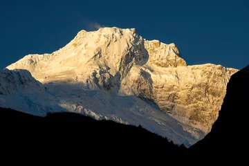Tableaux ronds sur plexiglas Anti-reflet Manaslu Sunrise in Mt. Manaslu seen in Manaslu Circuit Trek in Himalayas, Nepal