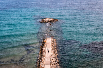 Jetée sur la mer