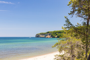 Fototapeta premium Boat on Coastline of Pictured Rocks National Lakeshore, Upper Peninsula, Munising, Michigan