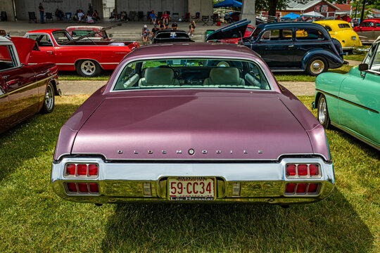 1972 Oldsmobile Cutlass Supreme Hardtop Coupe