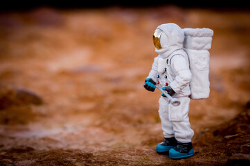 astronauta realizando una misióncientifica en el planeta marte © J.M. Tornero