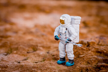 astronauta realizando una misión cientifica en el planeta marte © J.M. Tornero